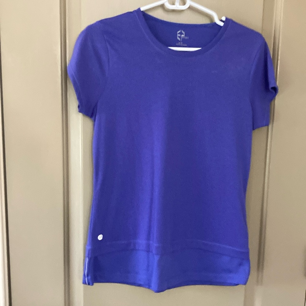 Short sleeved EP Sport top.